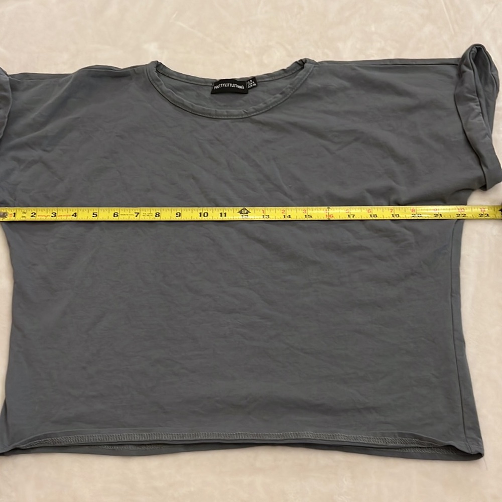 PRETTYLITTLETHING Oversized Crop T-Shirt - Picture 6 of 8